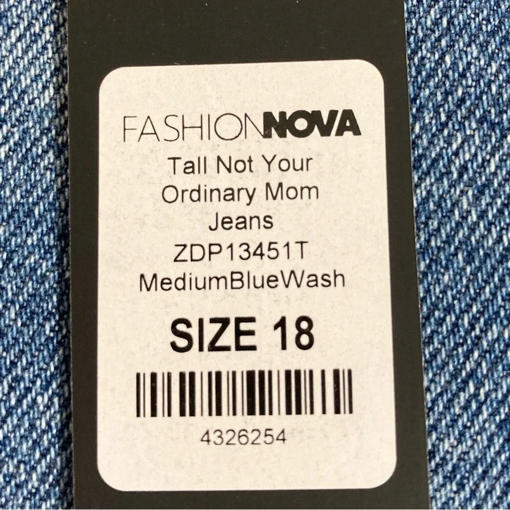 NWT FASHION NOVA Women’s Plus Size 18 Distressed High Rise Jeans Medium Wash - Picture 11 of 16